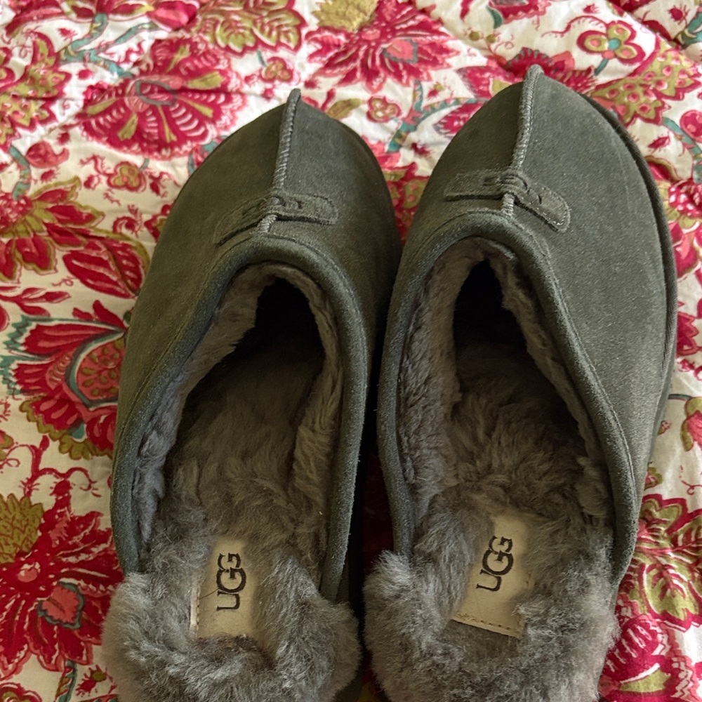 UGG Women's Gray Suede Shearling Slip-On Slippers